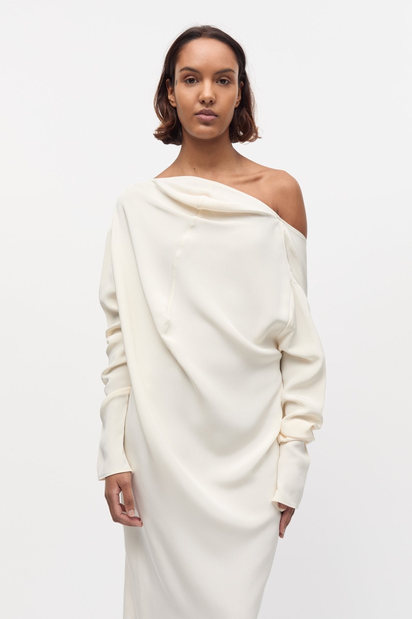 Open-Back Dress White | Taus Official Online Shop